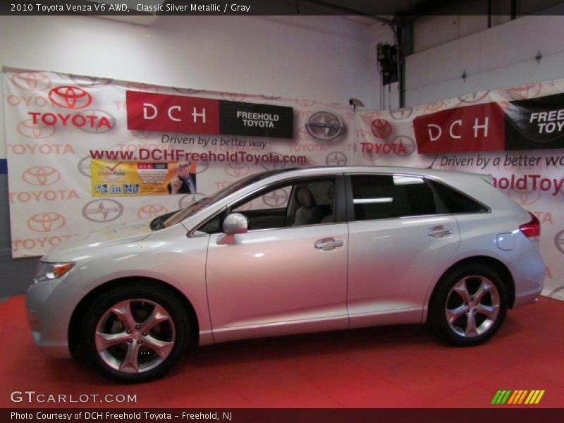 Classic Silver Metallic / Gray 2010 Toyota Venza V6 AWD
