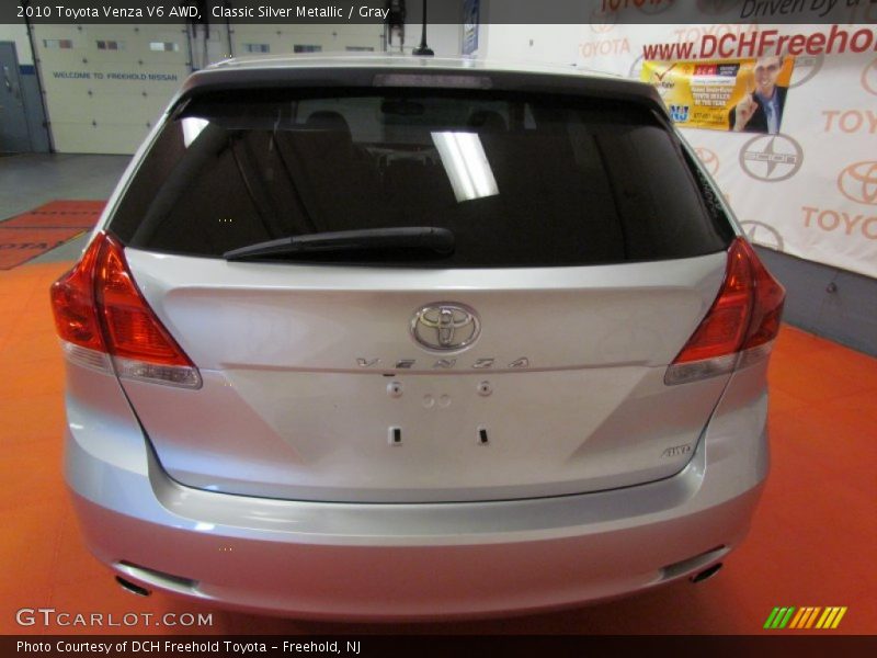 Classic Silver Metallic / Gray 2010 Toyota Venza V6 AWD