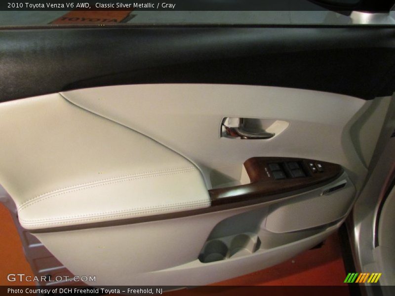Classic Silver Metallic / Gray 2010 Toyota Venza V6 AWD