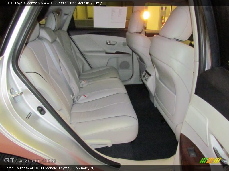 Classic Silver Metallic / Gray 2010 Toyota Venza V6 AWD