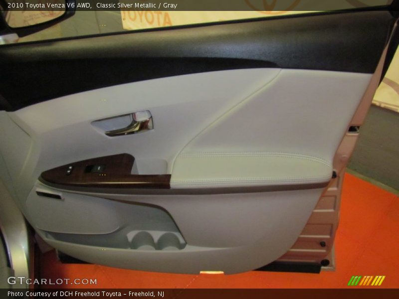 Classic Silver Metallic / Gray 2010 Toyota Venza V6 AWD
