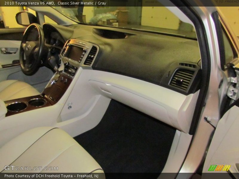 Classic Silver Metallic / Gray 2010 Toyota Venza V6 AWD