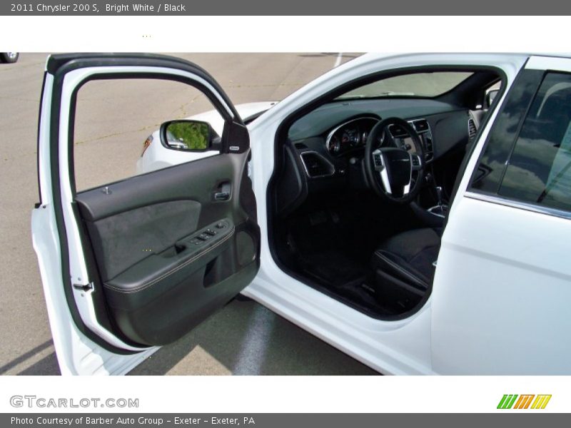 Bright White / Black 2011 Chrysler 200 S