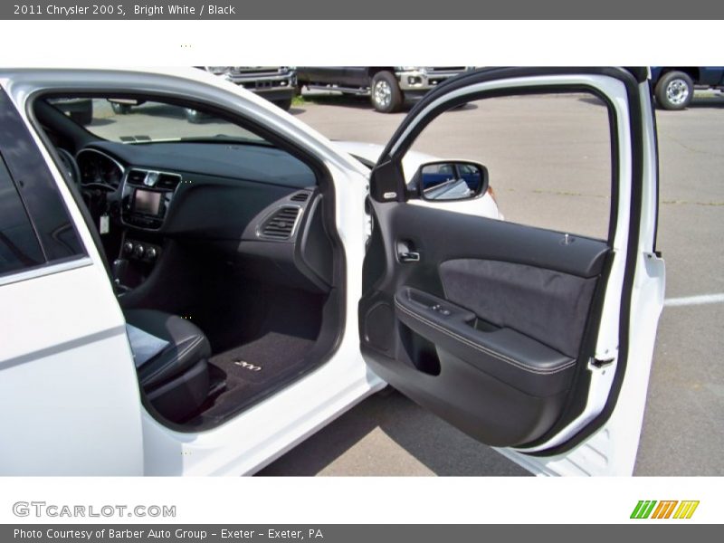 Bright White / Black 2011 Chrysler 200 S
