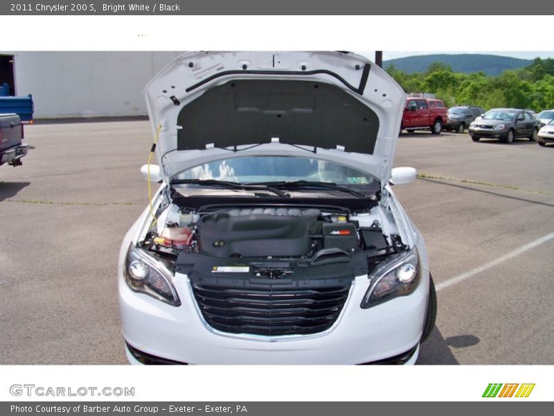 Bright White / Black 2011 Chrysler 200 S