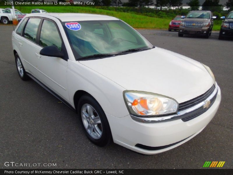 White / Gray 2005 Chevrolet Malibu Maxx LS Wagon