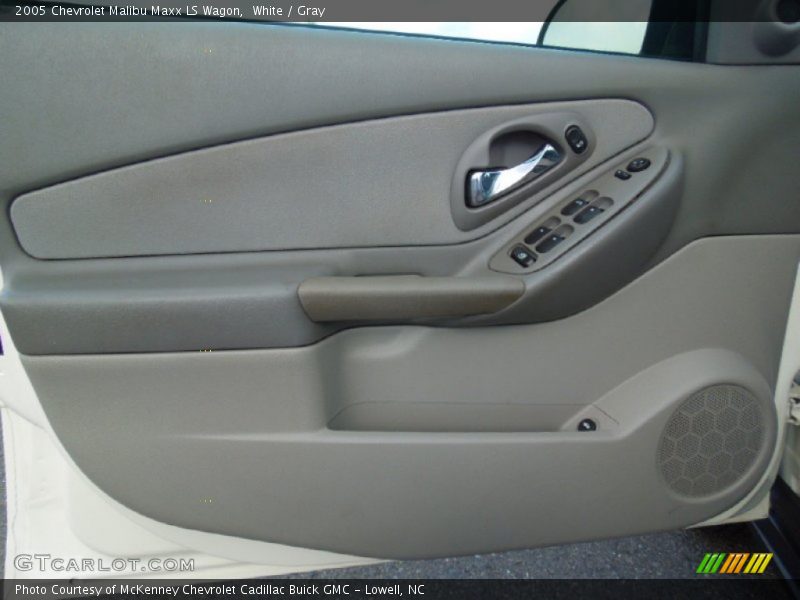 White / Gray 2005 Chevrolet Malibu Maxx LS Wagon