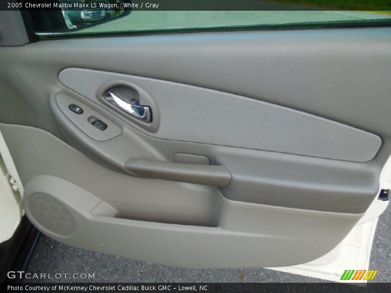 White / Gray 2005 Chevrolet Malibu Maxx LS Wagon