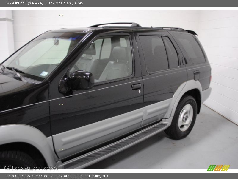 Black Obsidian / Grey 1999 Infiniti QX4 4x4