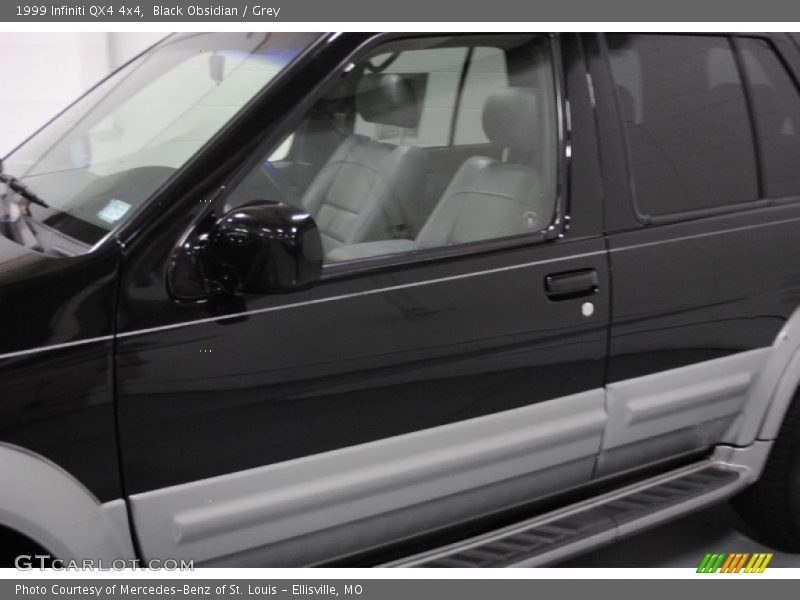 Black Obsidian / Grey 1999 Infiniti QX4 4x4