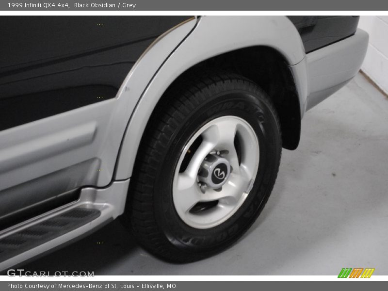 Black Obsidian / Grey 1999 Infiniti QX4 4x4