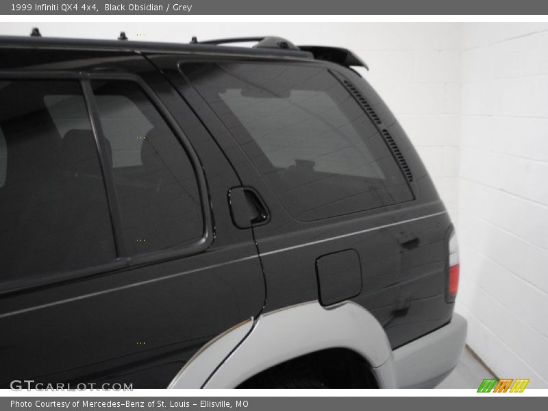 Black Obsidian / Grey 1999 Infiniti QX4 4x4