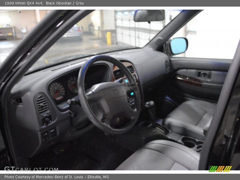 Black Obsidian / Grey 1999 Infiniti QX4 4x4