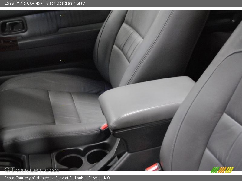 Black Obsidian / Grey 1999 Infiniti QX4 4x4
