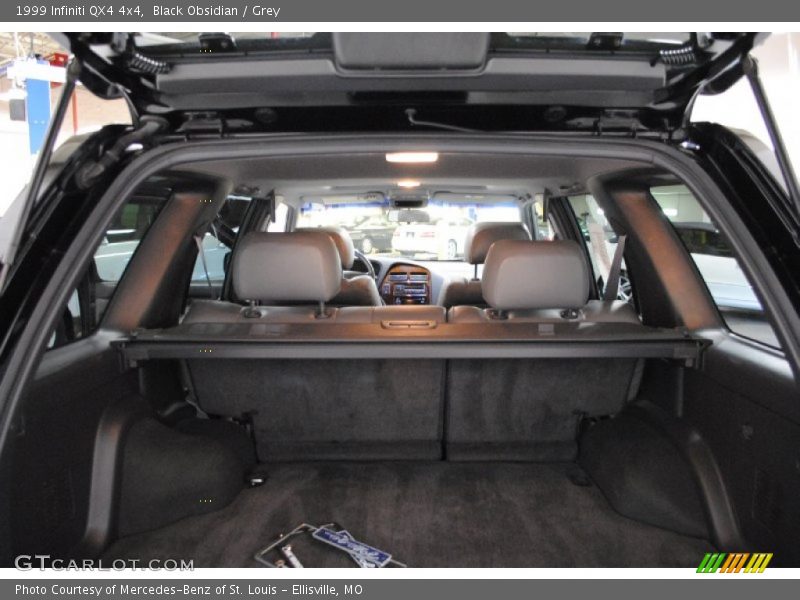 Black Obsidian / Grey 1999 Infiniti QX4 4x4