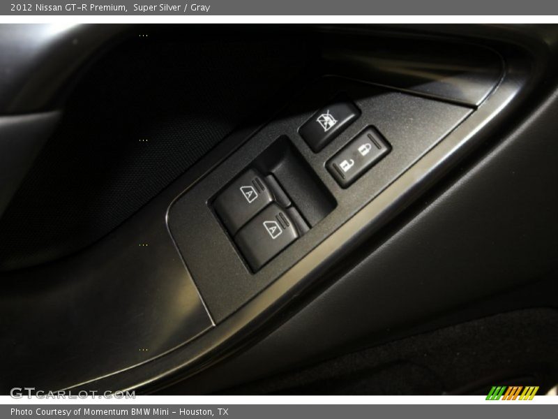 Controls of 2012 GT-R Premium