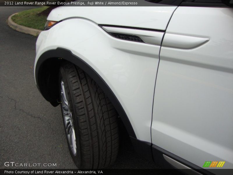 Fuji White / Almond/Espresso 2012 Land Rover Range Rover Evoque Prestige