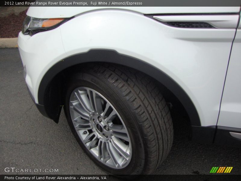Fuji White / Almond/Espresso 2012 Land Rover Range Rover Evoque Prestige