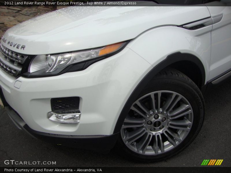 Fuji White / Almond/Espresso 2012 Land Rover Range Rover Evoque Prestige
