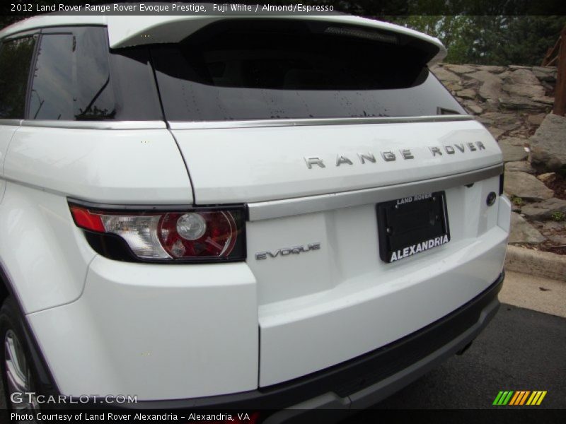Fuji White / Almond/Espresso 2012 Land Rover Range Rover Evoque Prestige
