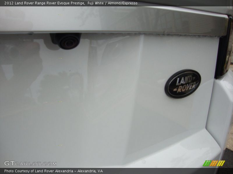 Fuji White / Almond/Espresso 2012 Land Rover Range Rover Evoque Prestige