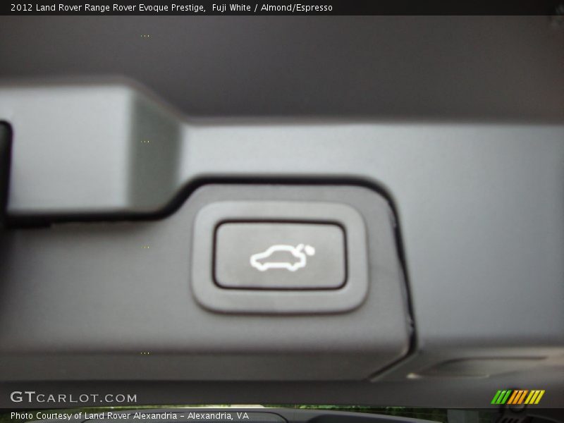 Fuji White / Almond/Espresso 2012 Land Rover Range Rover Evoque Prestige