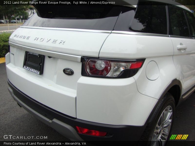 Fuji White / Almond/Espresso 2012 Land Rover Range Rover Evoque Prestige