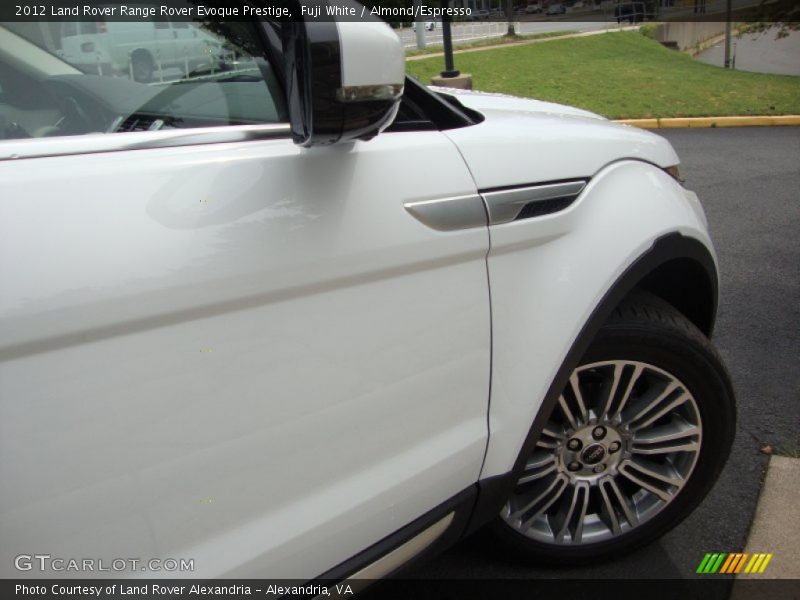 Fuji White / Almond/Espresso 2012 Land Rover Range Rover Evoque Prestige