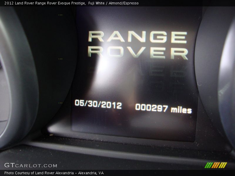 Fuji White / Almond/Espresso 2012 Land Rover Range Rover Evoque Prestige