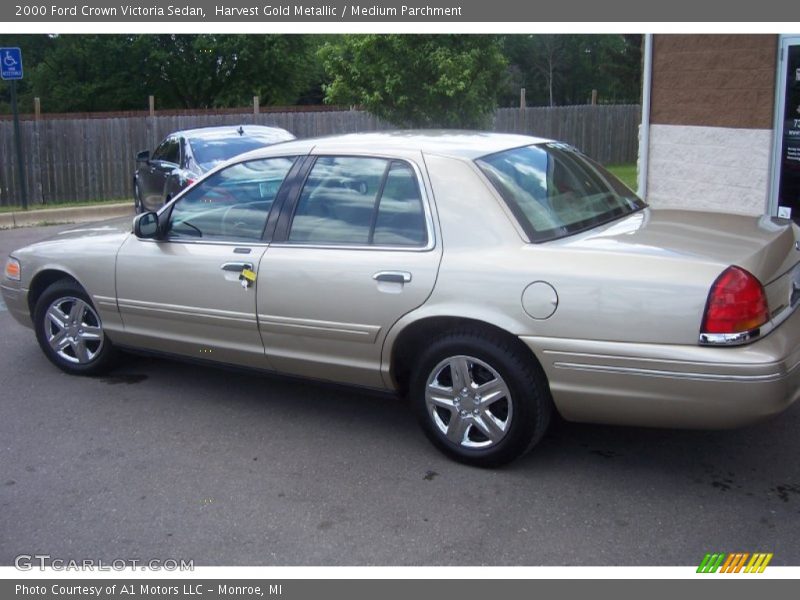Harvest Gold Metallic / Medium Parchment 2000 Ford Crown Victoria Sedan