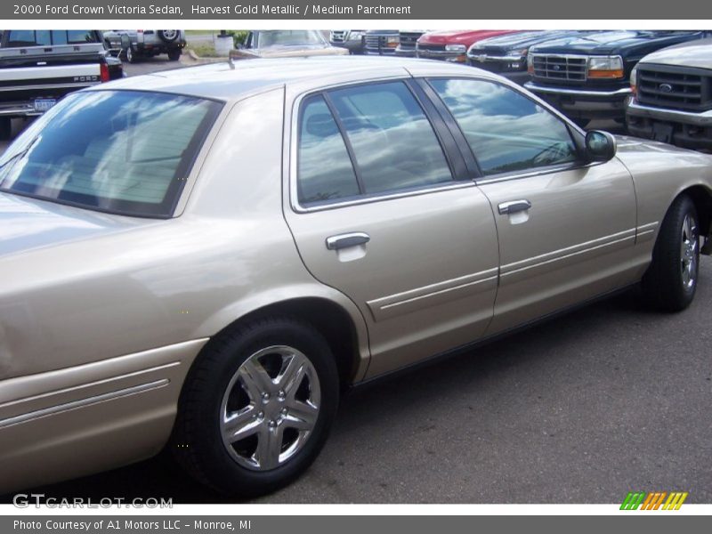 Harvest Gold Metallic / Medium Parchment 2000 Ford Crown Victoria Sedan