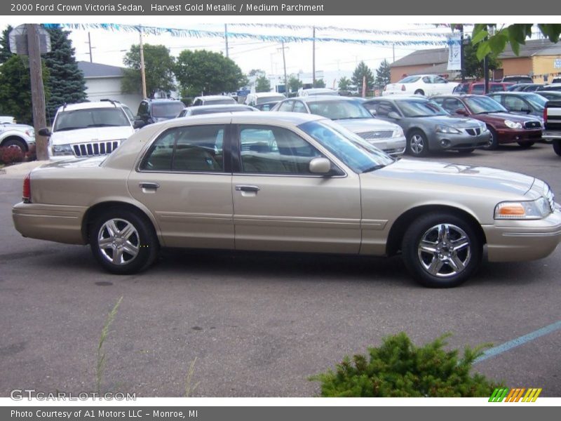 Harvest Gold Metallic / Medium Parchment 2000 Ford Crown Victoria Sedan