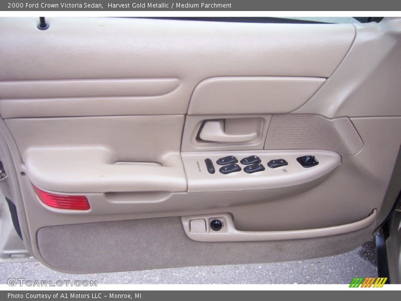 Harvest Gold Metallic / Medium Parchment 2000 Ford Crown Victoria Sedan