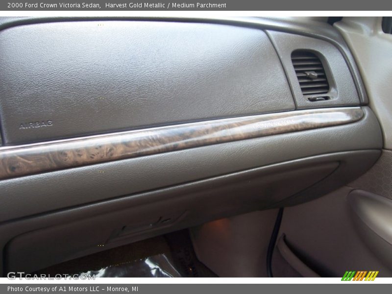Harvest Gold Metallic / Medium Parchment 2000 Ford Crown Victoria Sedan