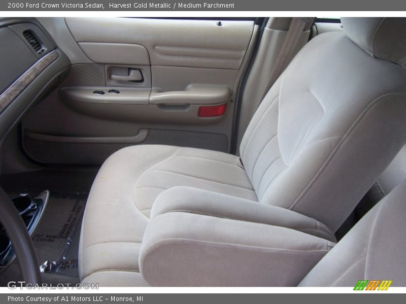 Harvest Gold Metallic / Medium Parchment 2000 Ford Crown Victoria Sedan