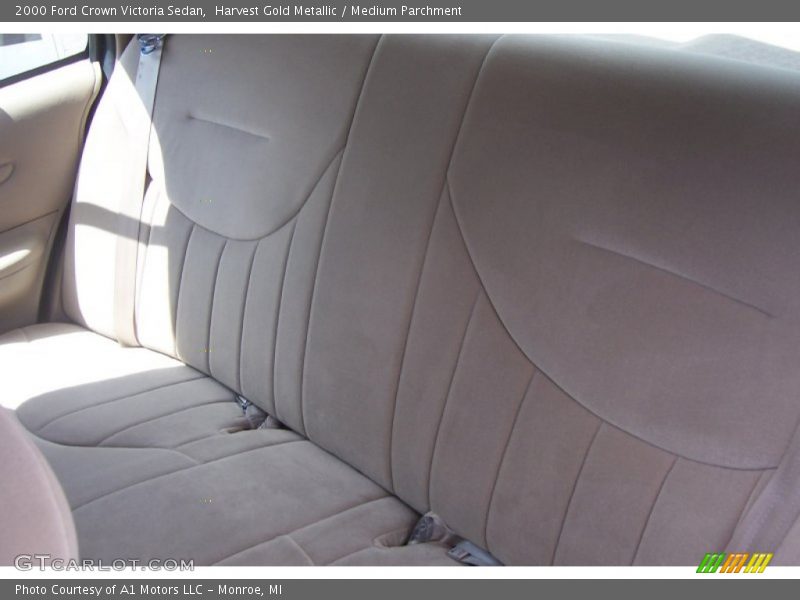Harvest Gold Metallic / Medium Parchment 2000 Ford Crown Victoria Sedan