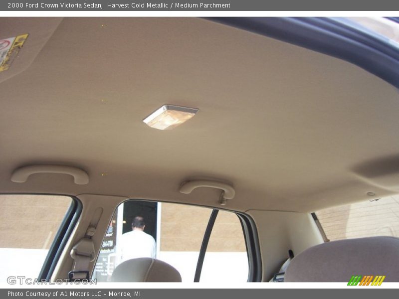 Harvest Gold Metallic / Medium Parchment 2000 Ford Crown Victoria Sedan