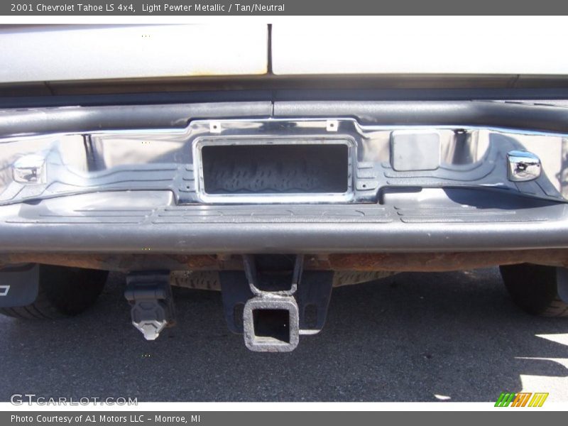 Light Pewter Metallic / Tan/Neutral 2001 Chevrolet Tahoe LS 4x4