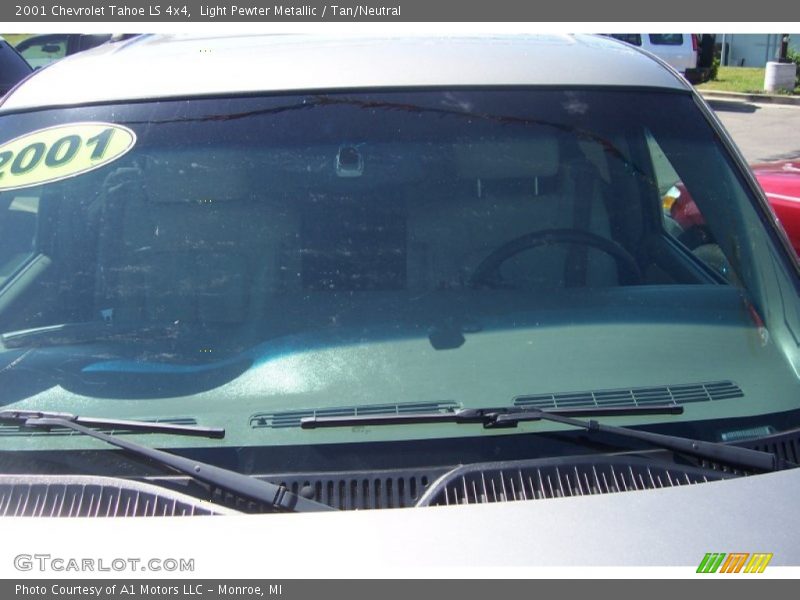 Light Pewter Metallic / Tan/Neutral 2001 Chevrolet Tahoe LS 4x4
