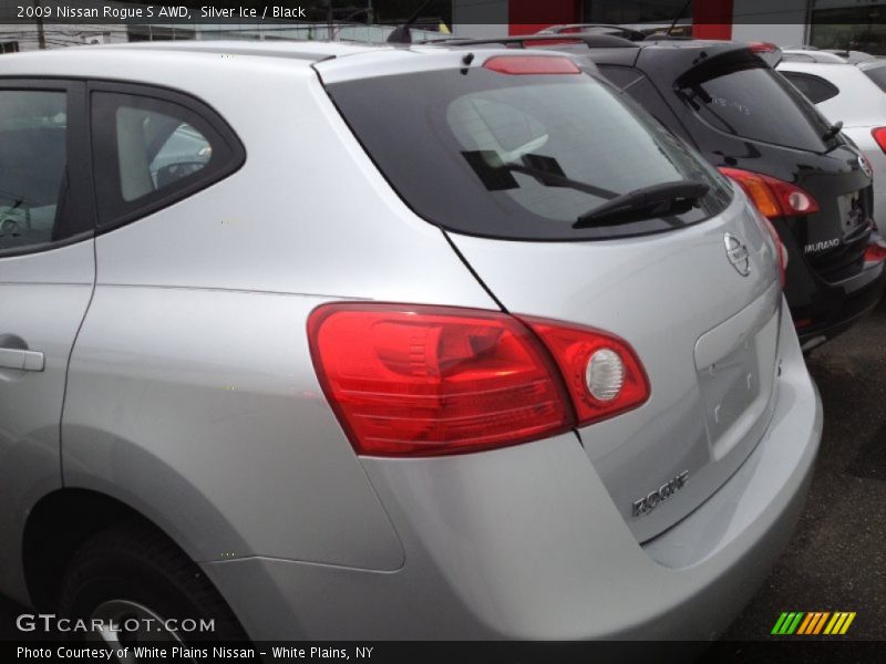 Silver Ice / Black 2009 Nissan Rogue S AWD