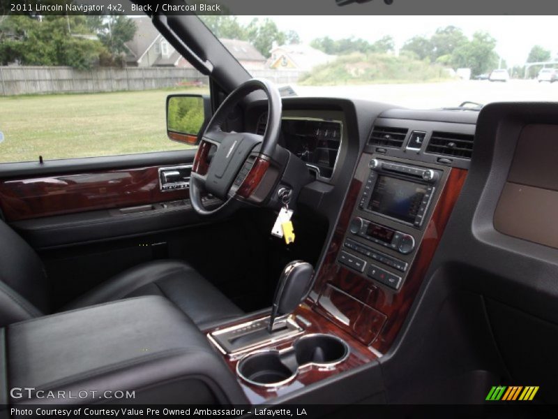 Black / Charcoal Black 2011 Lincoln Navigator 4x2