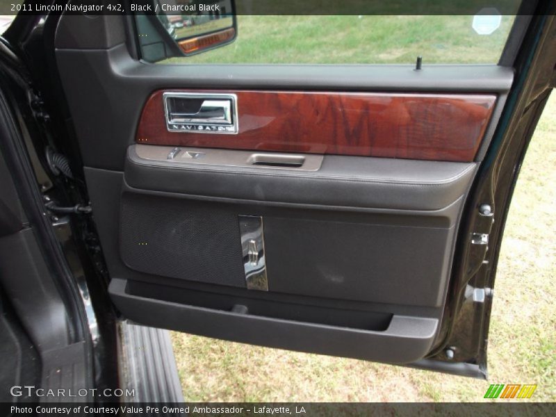 Door Panel of 2011 Navigator 4x2