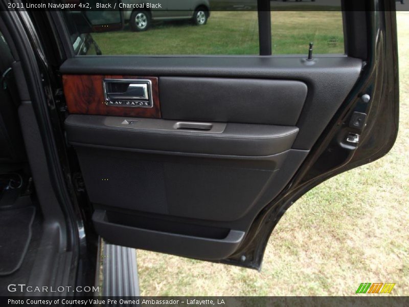 Door Panel of 2011 Navigator 4x2