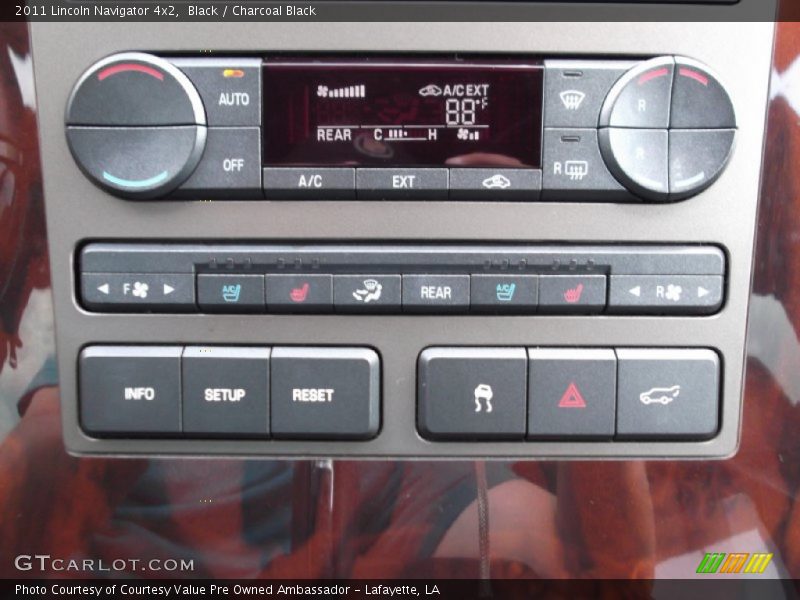 Controls of 2011 Navigator 4x2