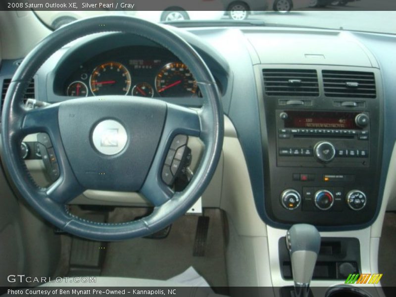 Silver Pearl / Gray 2008 Saturn Outlook XE