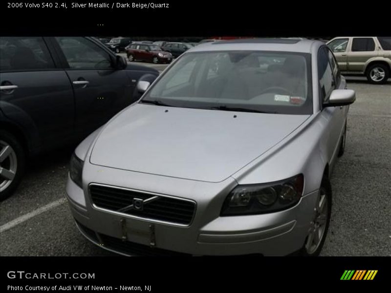 Silver Metallic / Dark Beige/Quartz 2006 Volvo S40 2.4i