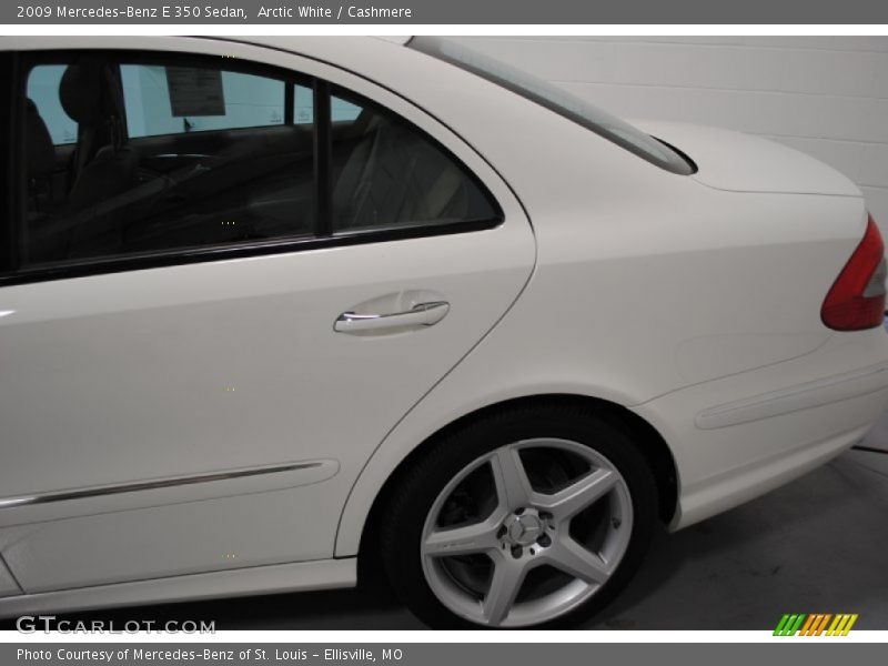 Arctic White / Cashmere 2009 Mercedes-Benz E 350 Sedan