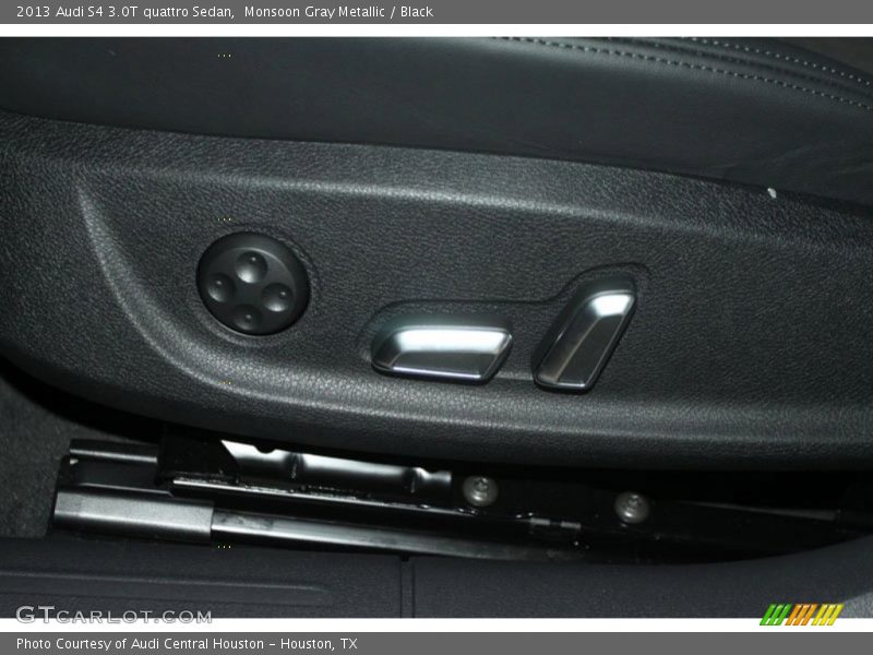 Controls of 2013 S4 3.0T quattro Sedan