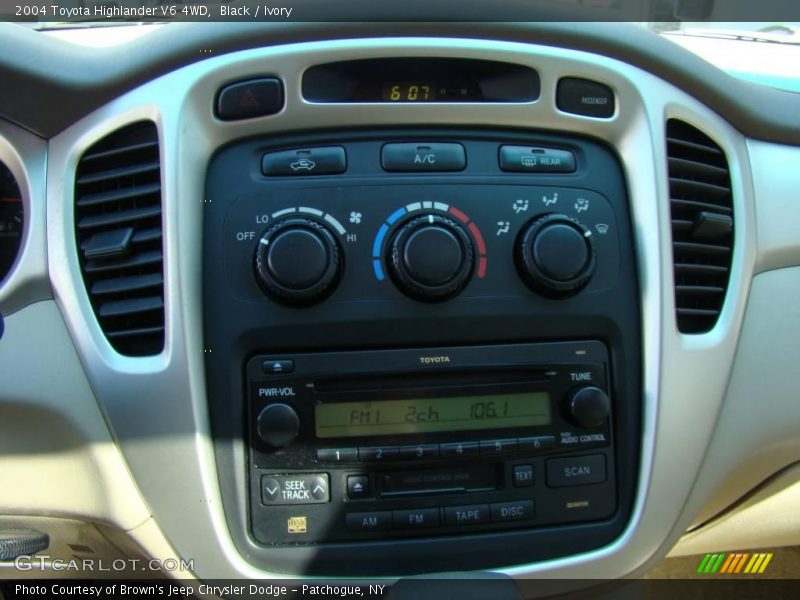 Black / Ivory 2004 Toyota Highlander V6 4WD