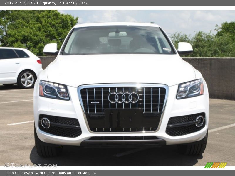 Ibis White / Black 2012 Audi Q5 3.2 FSI quattro